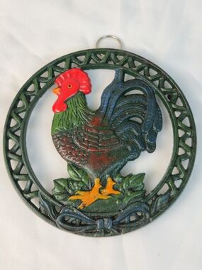 Cast Iron Rooster Trivet - Round Decorative Farmhouse Kitchen Wall Decor
